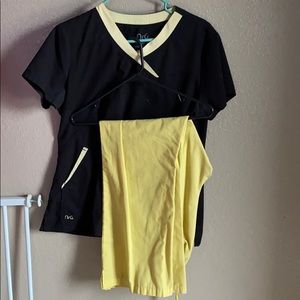 Black and yellow scrub set